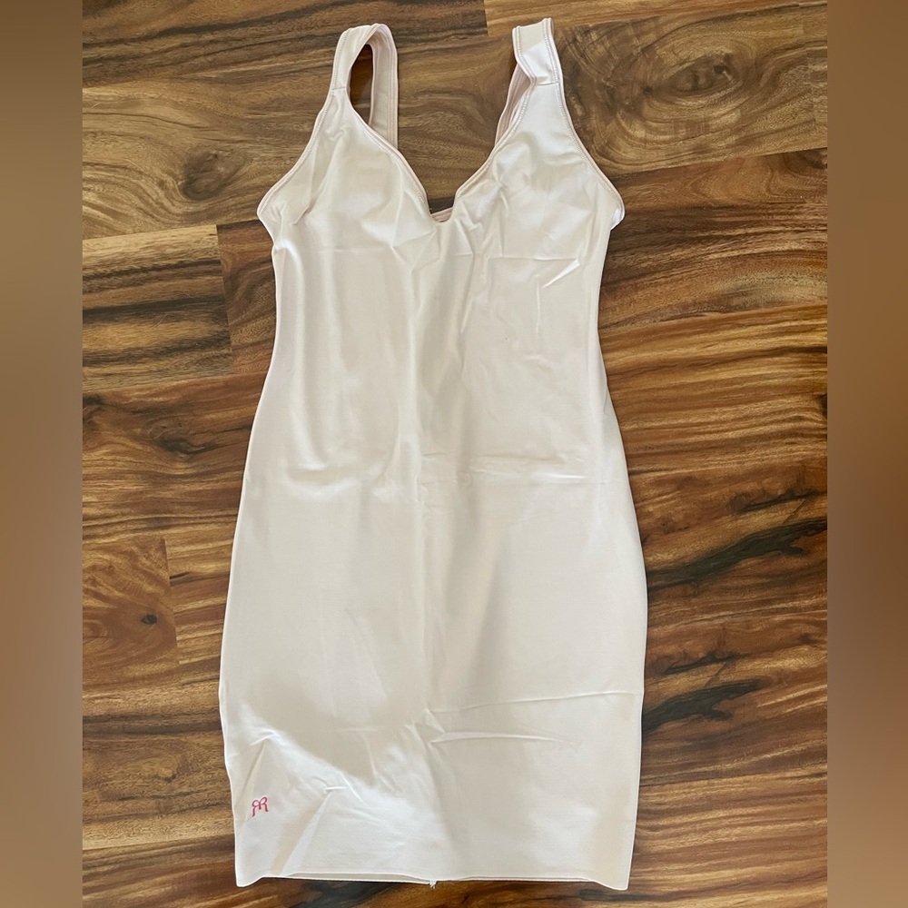 Ruby Ribbon V neck slip multiple sizes, pale